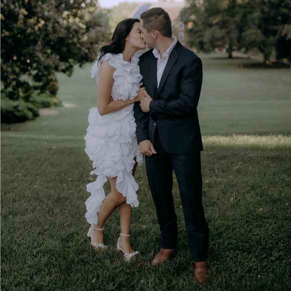 Aknvas Open-Back Ruffled Mini White - Picture 7 of 8